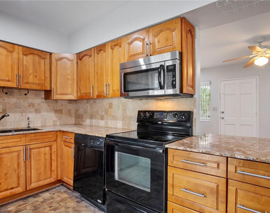 2130 Ne 42nd Court - Photo Thumbnail 2