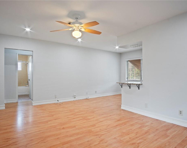 2130 Ne 42nd Court - Photo Thumbnail 6