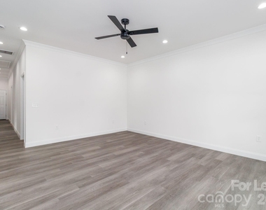 307 E Arch Street - Photo Thumbnail 8