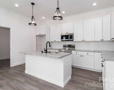 307 E Arch Street - Photo Thumbnail 17