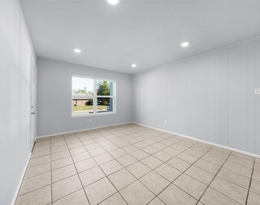 253 Locust Street S - Photo Thumbnail 11