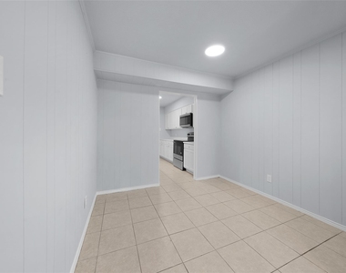 253 Locust Street S - Photo Thumbnail 12