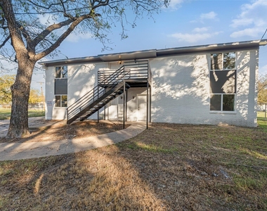 253 Locust Street S - Photo Thumbnail 19