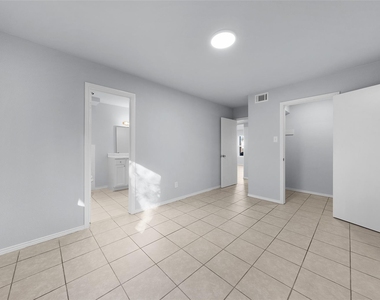253 Locust Street S - Photo Thumbnail 17