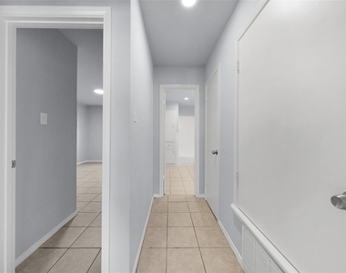 253 Locust Street S - Photo Thumbnail 16