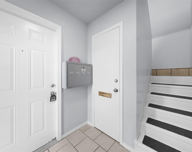 253 Locust Street S - Photo Thumbnail 18