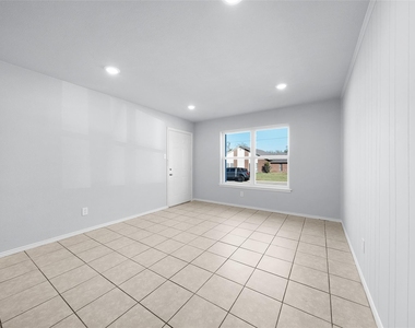 253 Locust Street S - Photo Thumbnail 10
