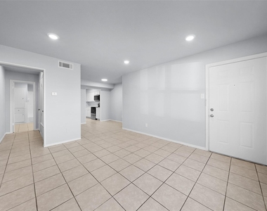 253 Locust Street S - Photo Thumbnail 9