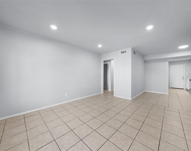 253 Locust Street S - Photo Thumbnail 8