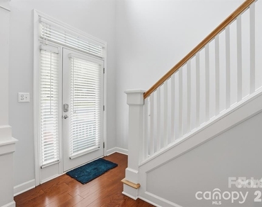 19512 Topgallant Drive - Photo Thumbnail 5