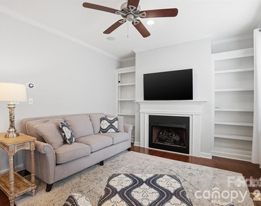 19512 Topgallant Drive - Photo Thumbnail 7