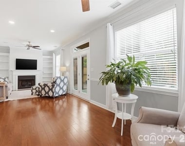 19512 Topgallant Drive - Photo Thumbnail 14