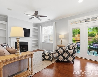 19512 Topgallant Drive - Photo Thumbnail 6