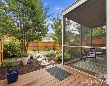 19512 Topgallant Drive - Photo Thumbnail 43