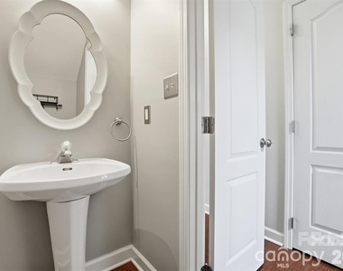19512 Topgallant Drive - Photo Thumbnail 26