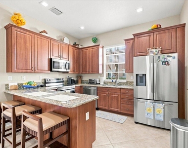 701 Sw 147th Avenue - Photo Thumbnail 6