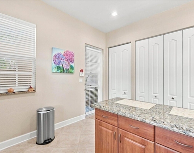 701 Sw 147th Avenue - Photo Thumbnail 9