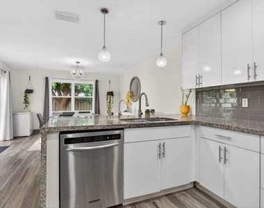 4131 Eastridge Circle - Photo Thumbnail 3