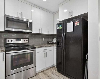 4131 Eastridge Circle - Photo Thumbnail 2