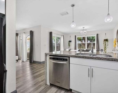 4131 Eastridge Circle - Photo Thumbnail 4
