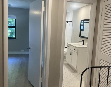 1728 Ne 2nd Avenue - Photo Thumbnail 9