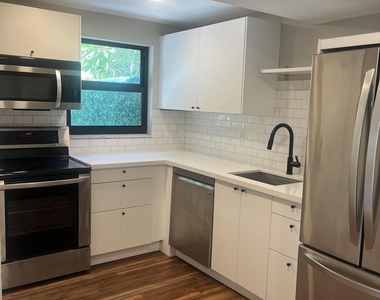 1728 Ne 2nd Avenue - Photo Thumbnail 4