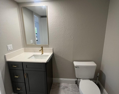 1728 Ne 2nd Avenue - Photo Thumbnail 7