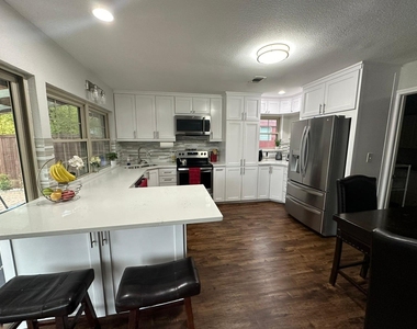 1803 Redbud Circle - Photo Thumbnail 4