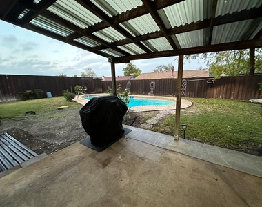 1803 Redbud Circle - Photo Thumbnail 12