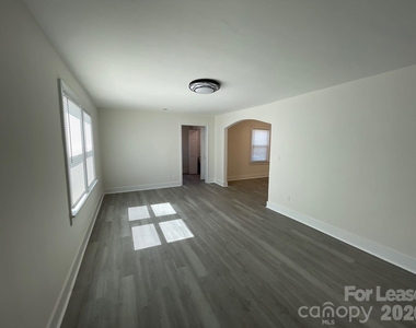 649 Arch Drive - Photo Thumbnail 7