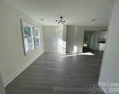 649 Arch Drive - Photo Thumbnail 5