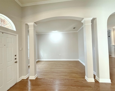 11721 Duxbury Drive - Photo Thumbnail 2