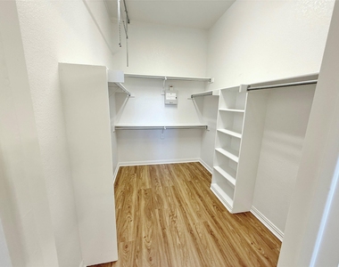 11721 Duxbury Drive - Photo Thumbnail 15