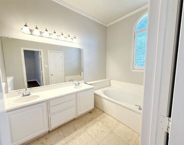 11721 Duxbury Drive - Photo Thumbnail 13