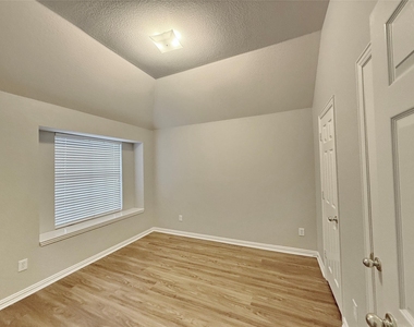 11721 Duxbury Drive - Photo Thumbnail 16