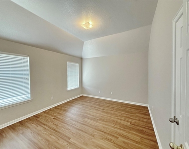 11721 Duxbury Drive - Photo Thumbnail 17