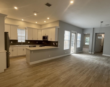 806 Nw 82nd Place - Photo Thumbnail 28