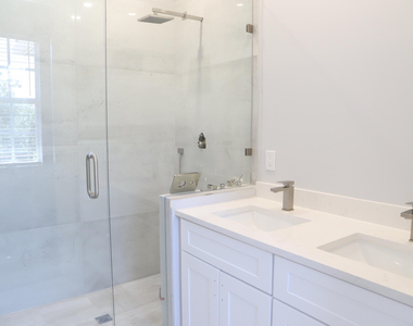 806 Nw 82nd Place - Photo Thumbnail 8