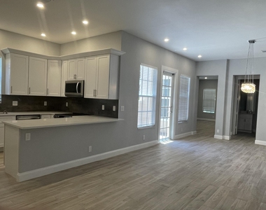 806 Nw 82nd Place - Photo Thumbnail 36