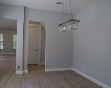806 Nw 82nd Place - Photo Thumbnail 7