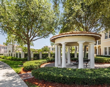 806 Nw 82nd Place - Photo Thumbnail 17