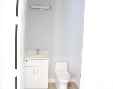 806 Nw 82nd Place - Photo Thumbnail 12