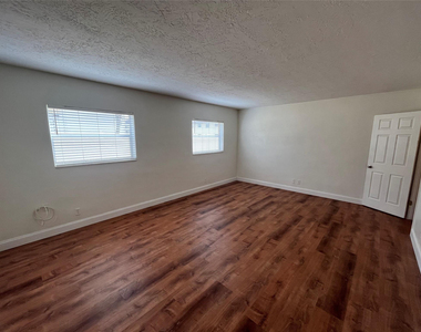 1414 Ne 5th Terrace - Photo Thumbnail 7