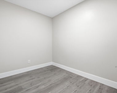 1638 Plunkett Street - Photo Thumbnail 12
