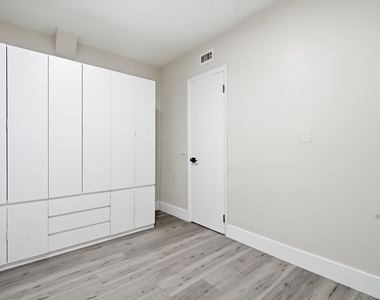 1638 Plunkett Street - Photo Thumbnail 10