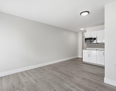 1638 Plunkett Street - Photo Thumbnail 7