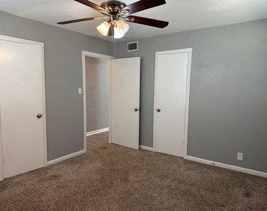 2505 Normont Circle - Photo Thumbnail 11
