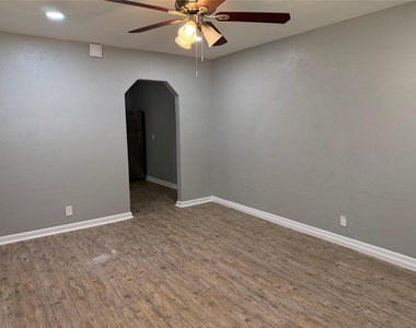 2505 Normont Circle - Photo Thumbnail 3
