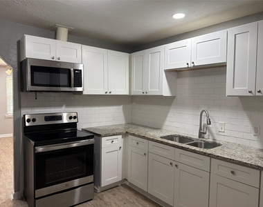 2505 Normont Circle - Photo Thumbnail 8