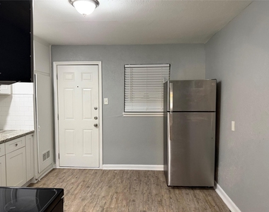 2505 Normont Circle - Photo Thumbnail 6